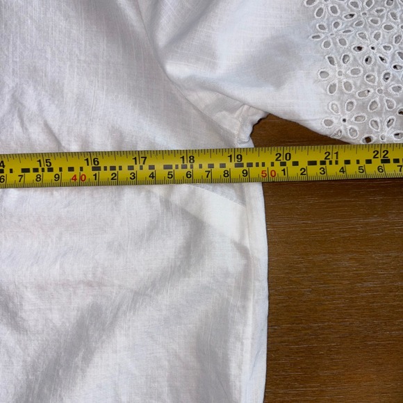 Banana Republic Women's Petite Medium White Eyelet Short‎ Sleeve Crop Top - Picture 4 of 5
